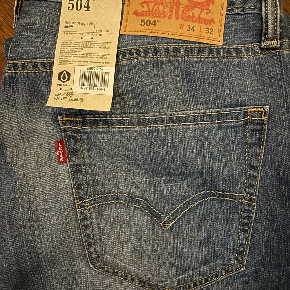 Levi's W34 L32 Straight Fit Light Weight Jeans with Classic Design